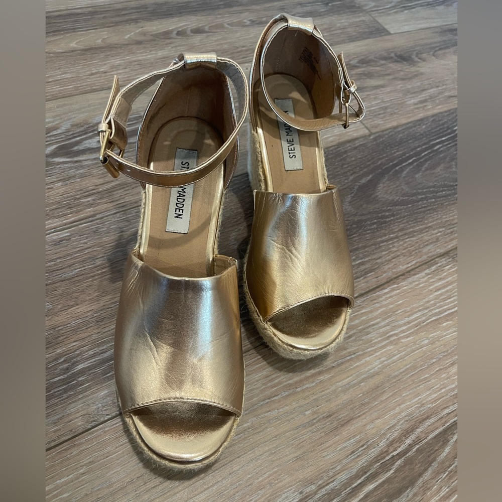 Rose gold Steve madden platform sandals size 10